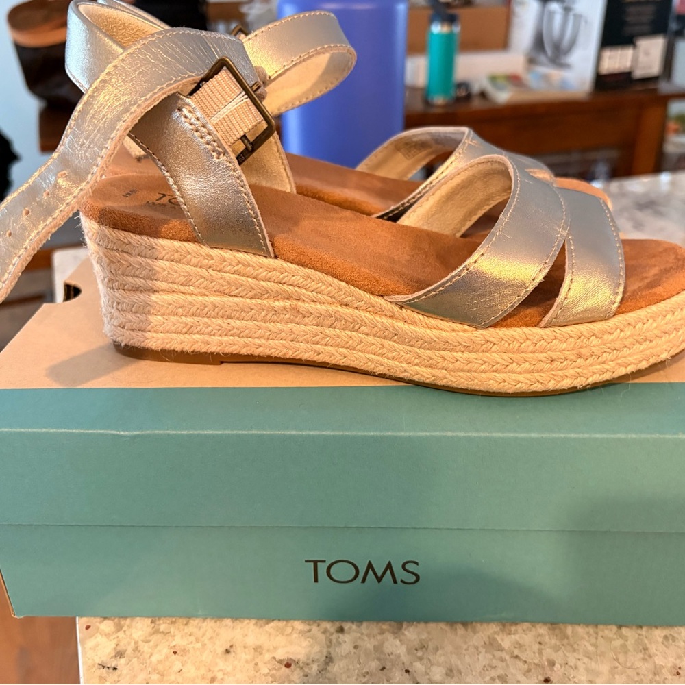 TOMS Women's Metallic Wedge Sandals